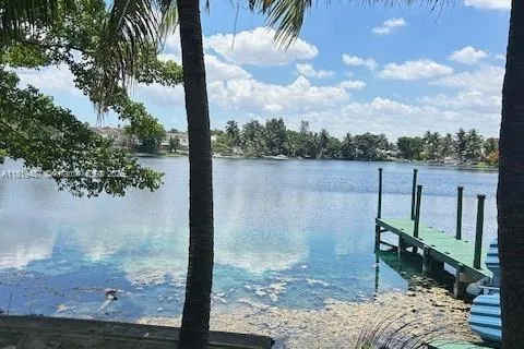 1680 W 72nd St, Hialeah FL 33014