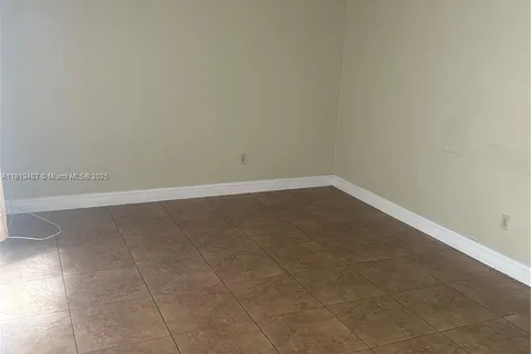 1680 W 72nd St, Hialeah FL 33014