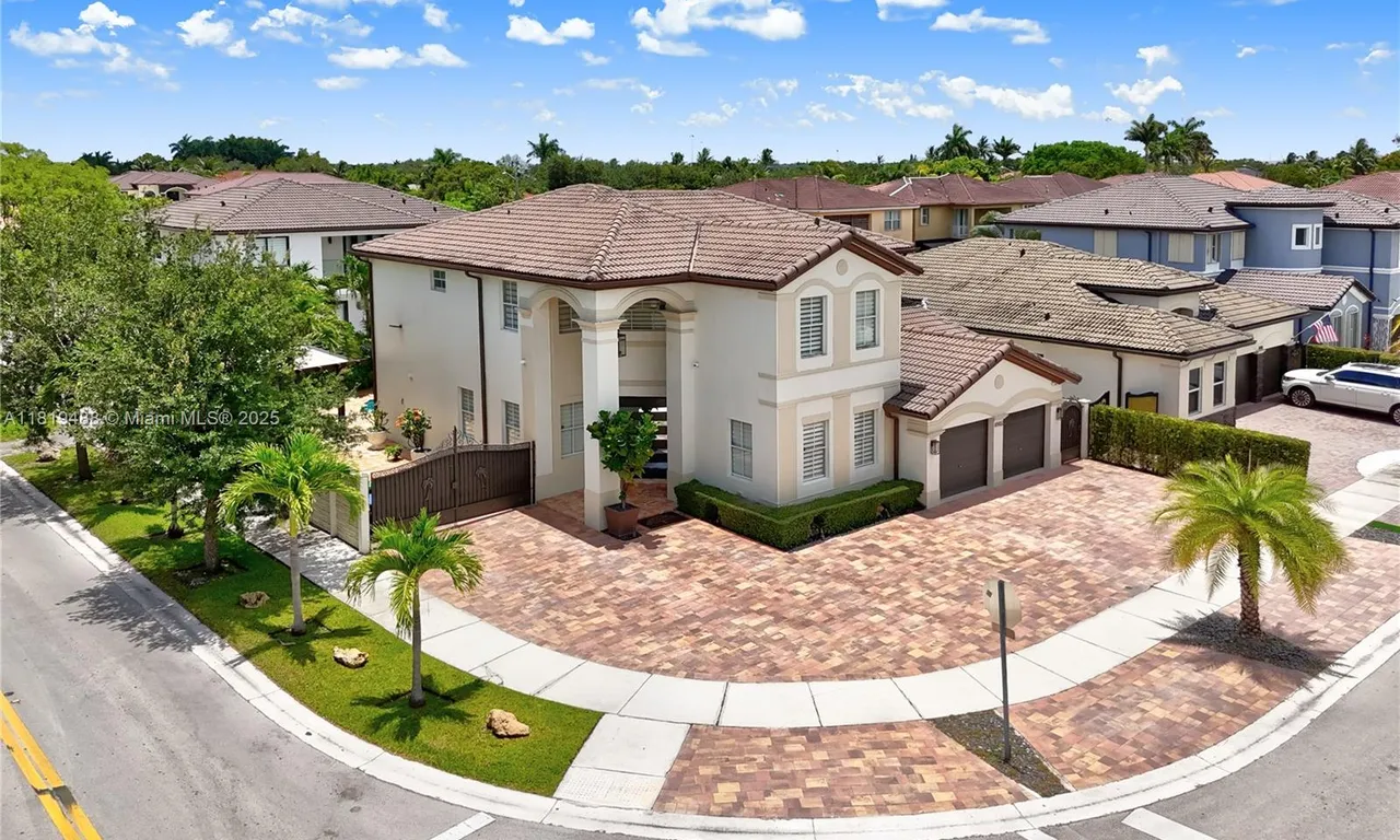 8902 NW 178th Ln, Hialeah FL 33018