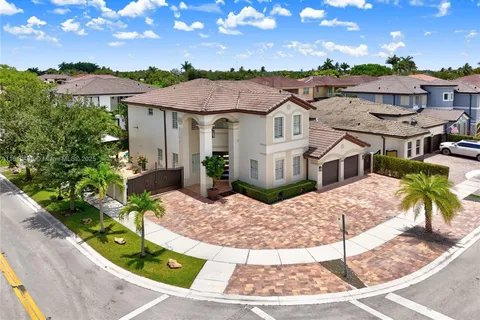 8902 NW 178th Ln, Hialeah FL 33018