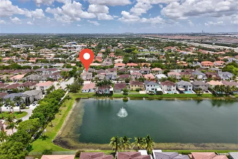8902 NW 178th Ln, Hialeah FL 33018