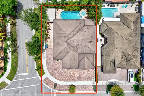 8902 NW 178th Ln, Hialeah FL 33018