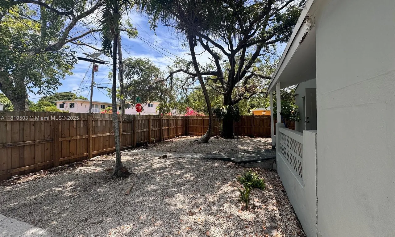 146 NW 56th St, Miami FL 33127