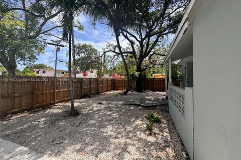 146 NW 56th St, Miami FL 33127