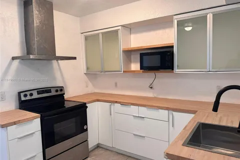 146 NW 56th St, Miami FL 33127