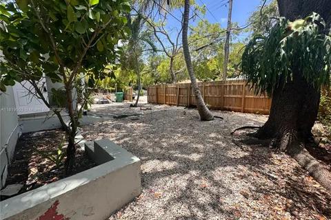 146 NW 56th St, Miami FL 33127