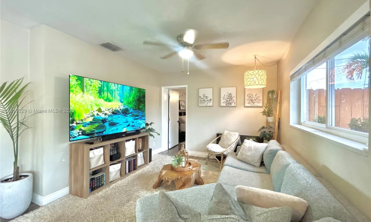 4580 NW 3rd Ave, Oakland Park FL 33309