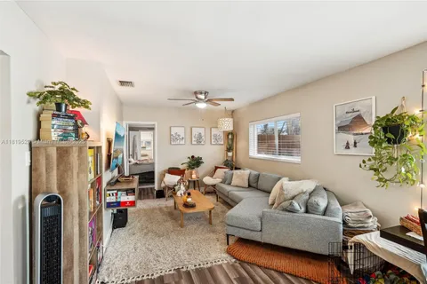 4580 NW 3rd Ave, Oakland Park FL 33309