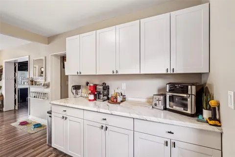 4580 NW 3rd Ave, Oakland Park FL 33309