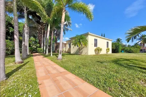 1015 NE 112th St, Biscayne Park FL 33161