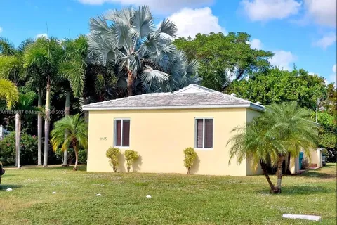 1015 NE 112th St, Biscayne Park FL 33161