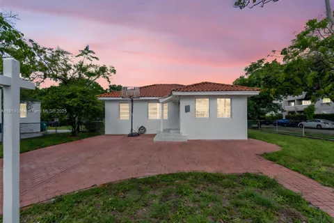 520 NW 32nd Pl, Miami FL 33125
