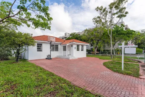 520 NW 32nd Pl, Miami FL 33125