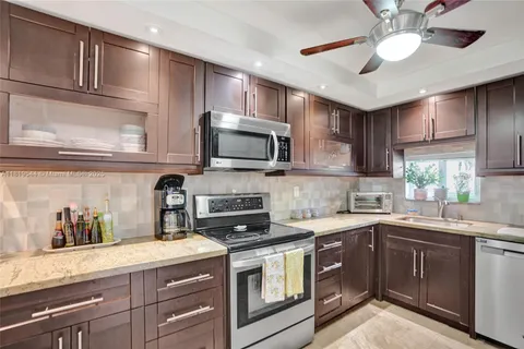 9410 N Hollybrook Lake Dr # 102, Pembroke Pines FL 33025