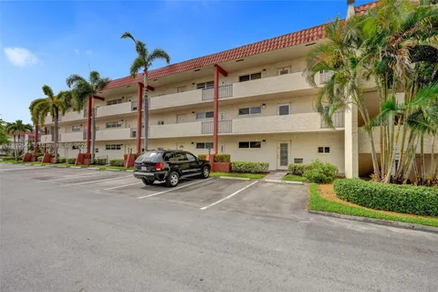 9410 N Hollybrook Lake Dr # 102, Pembroke Pines FL 33025
