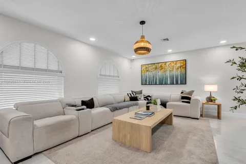 620 Sea Turtle Way, Plantation FL 33324
