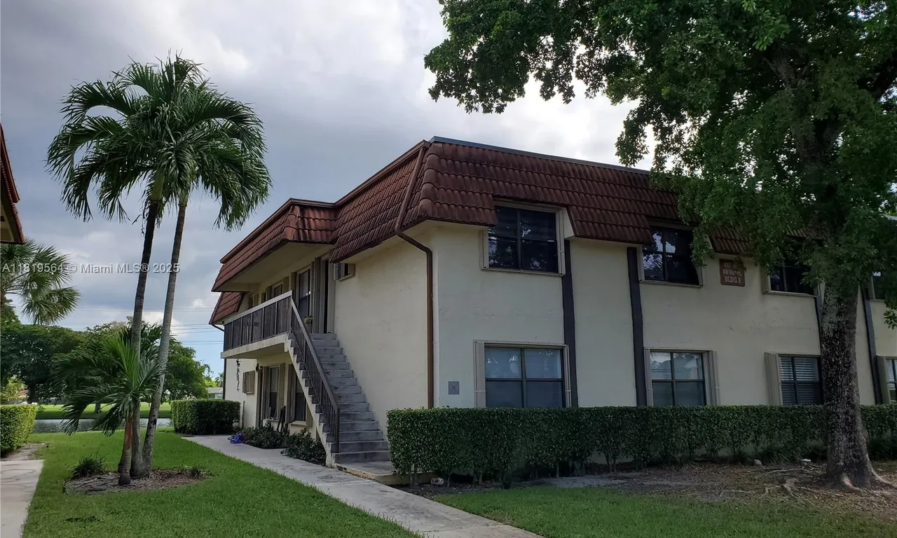 469 NW 100th Pl # 204, Pembroke Pines FL 33024