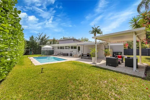 5757 SW 49th St, South Miami FL 33155