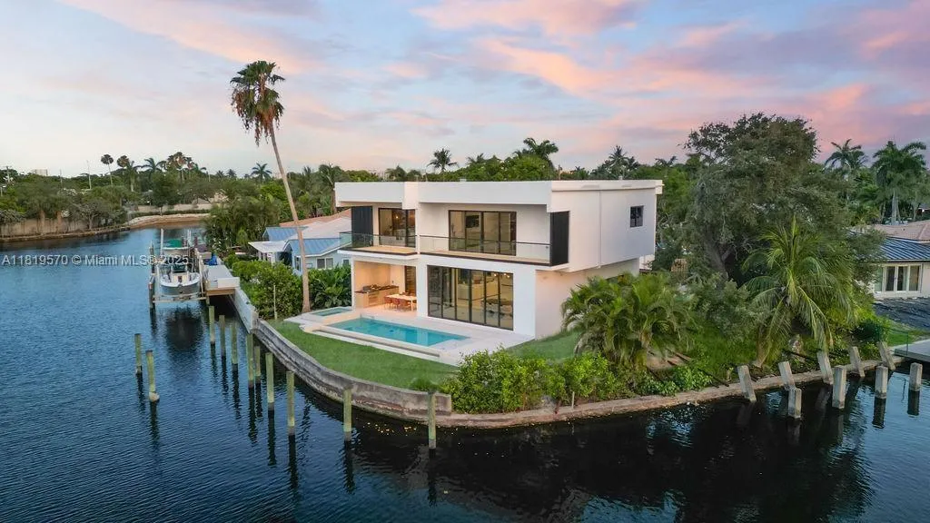 2033 NE 22nd St, Wilton Manors FL 33305
