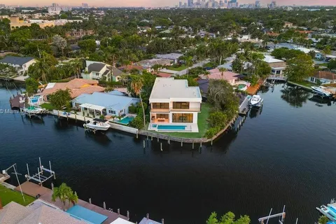 2033 NE 22nd St, Wilton Manors FL 33305