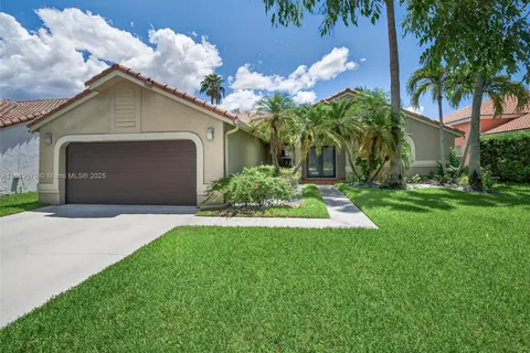 782 Lake Blvd, Weston FL 33326