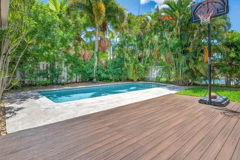 782 Lake Blvd, Weston FL 33326