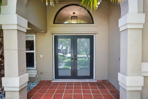 782 Lake Blvd, Weston FL 33326