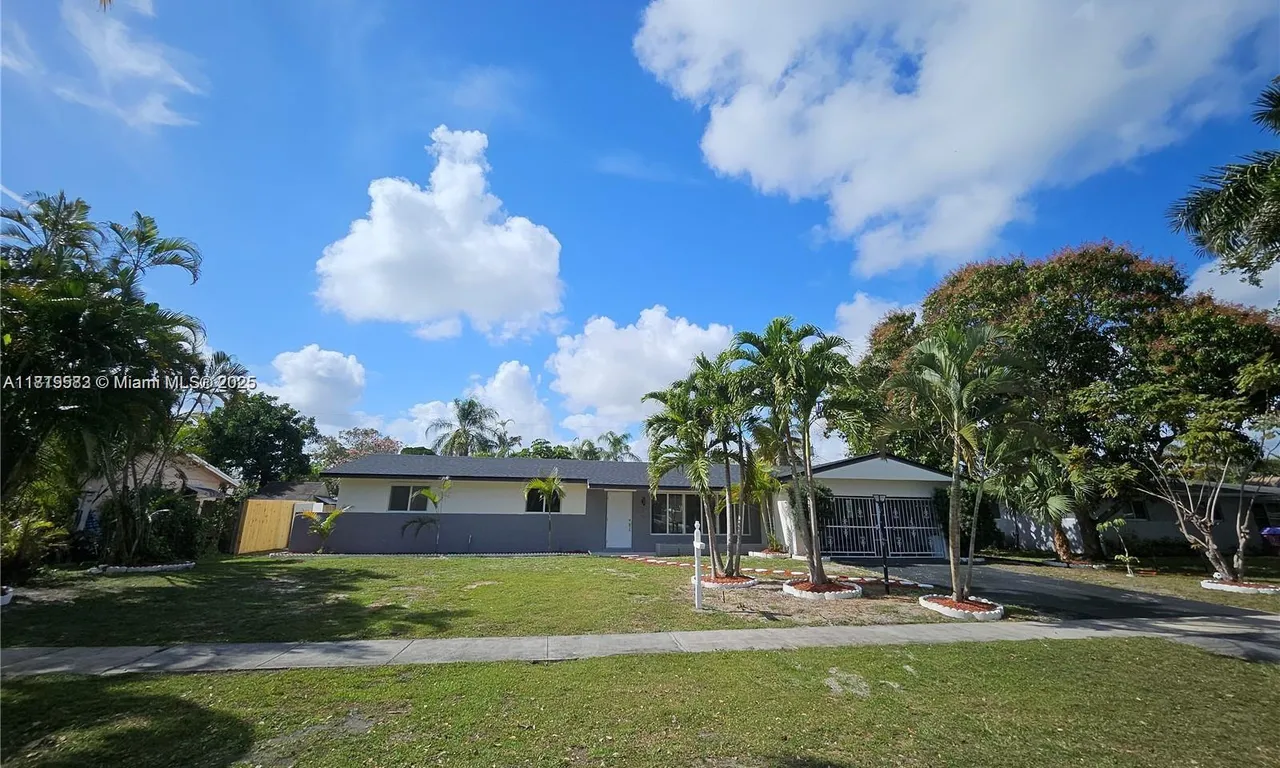 221 SW 53rd Ave, Plantation FL 33317
