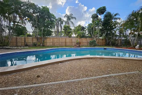 221 SW 53rd Ave, Plantation FL 33317