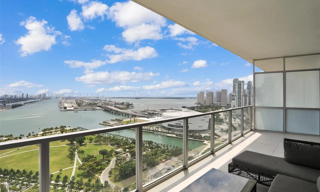 1100 Biscayne Blvd # 3002, Miami FL 33132