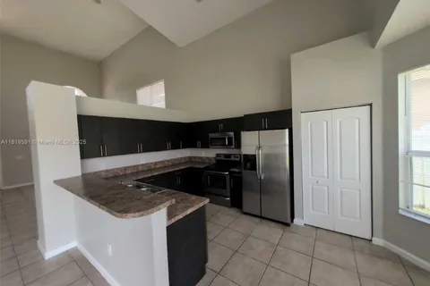 1202 NE 37th Pl, Homestead FL 33033