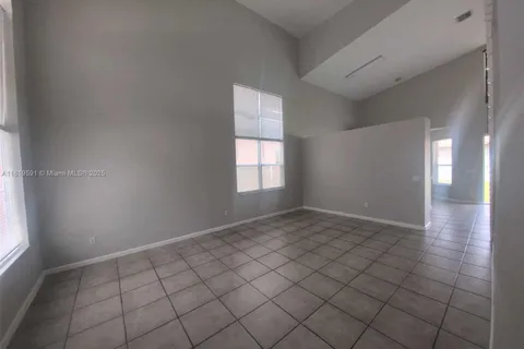 1202 NE 37th Pl, Homestead FL 33033
