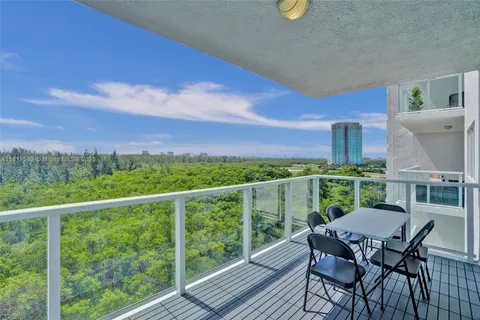 14951 Royal Oaks Ln # 803, North Miami FL 33181
