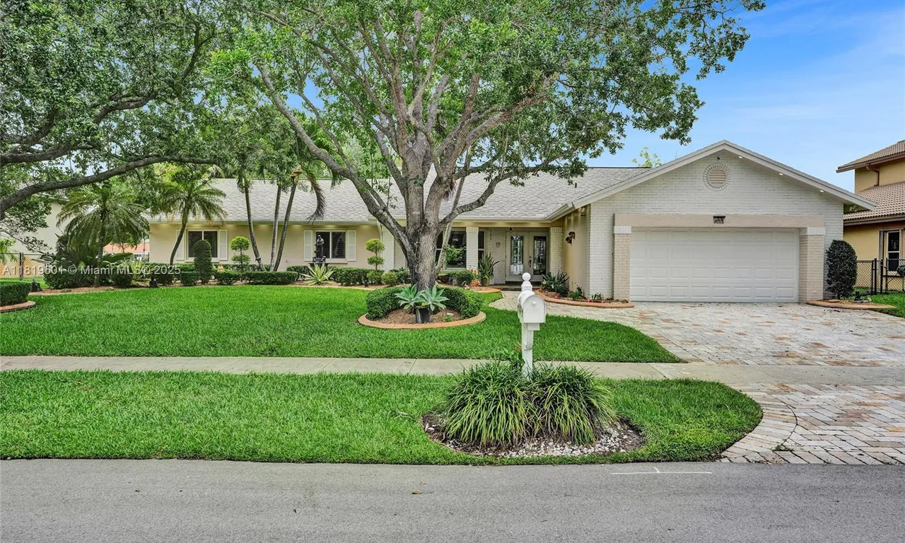 411 NW 201st Ave, Pembroke Pines FL 33029