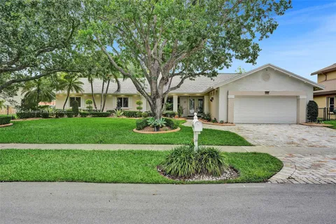 411 NW 201st Ave, Pembroke Pines FL 33029