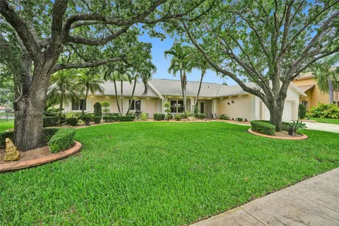 411 NW 201st Ave, Pembroke Pines FL 33029
