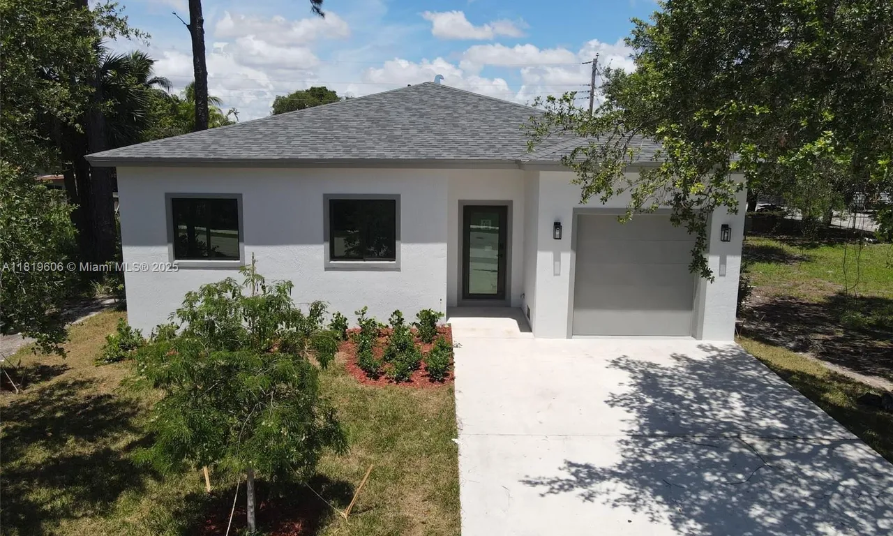 871 NW 27th Ter, Fort Lauderdale FL 33311