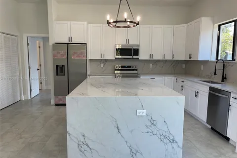 871 NW 27th Ter, Fort Lauderdale FL 33311