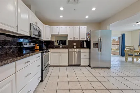 740 NW 97th Ter, Pembroke Pines FL 33024