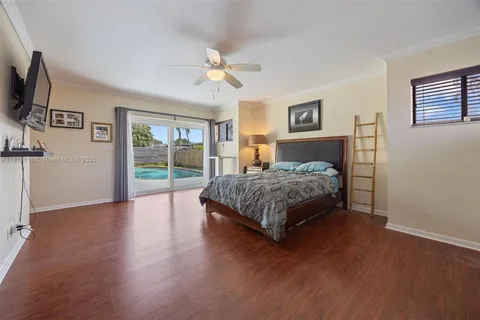 740 NW 97th Ter, Pembroke Pines FL 33024