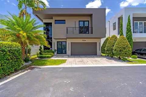 7534 NW 98th Ave, Doral FL 33178