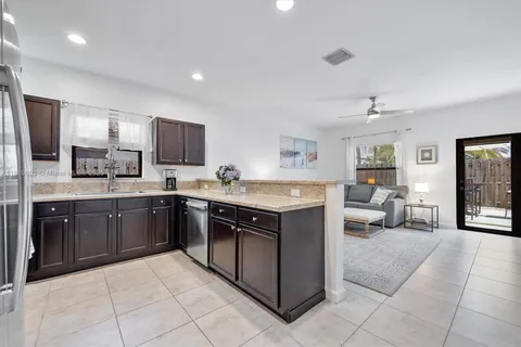 2743 NE 1st St, Homestead FL 33033