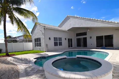 1021 Cedar Falls Dr, Weston FL 33327