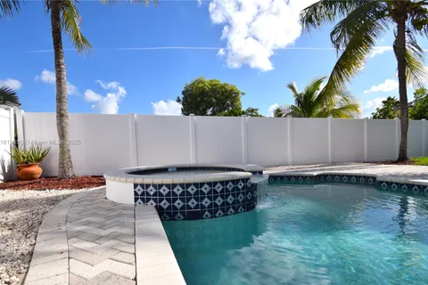 1021 Cedar Falls Dr, Weston FL 33327
