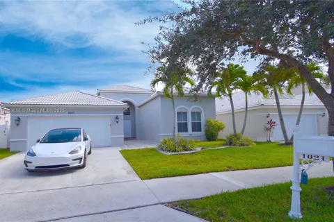 1021 Cedar Falls Dr, Weston FL 33327