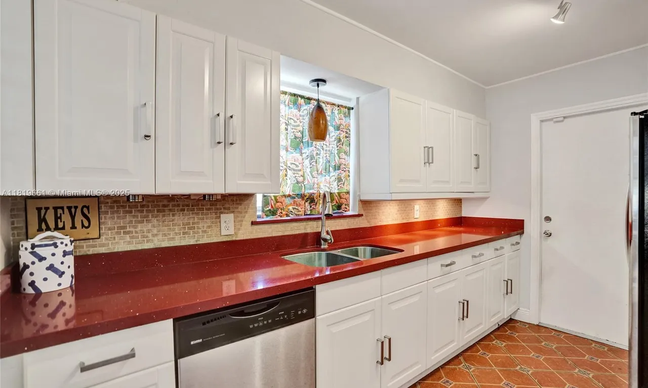 1911 Dewey St, Hollywood FL 33020