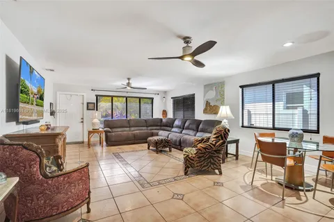 1911 Dewey St, Hollywood FL 33020