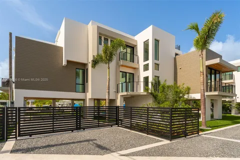 301 Buttonwood Cir #A, Key Largo FL 33037