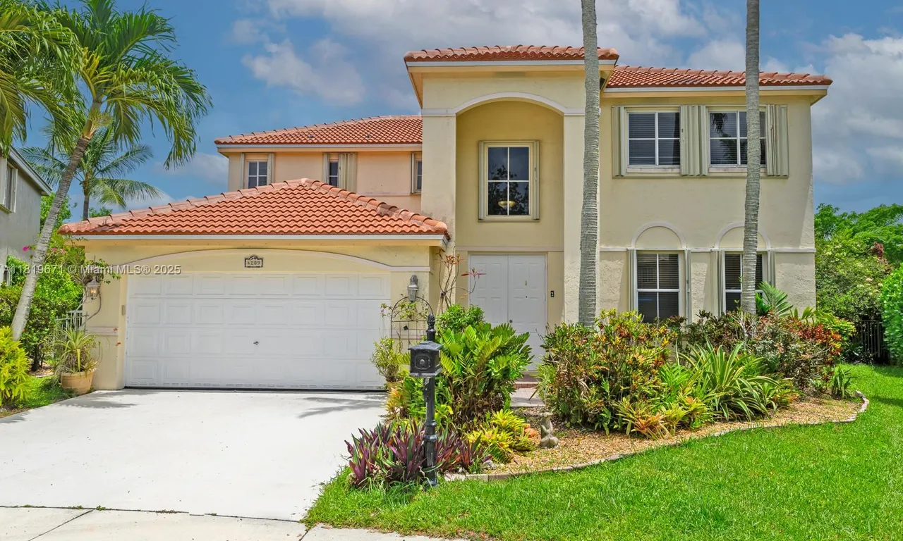 4209 Pinewood Ln, Weston FL 33331