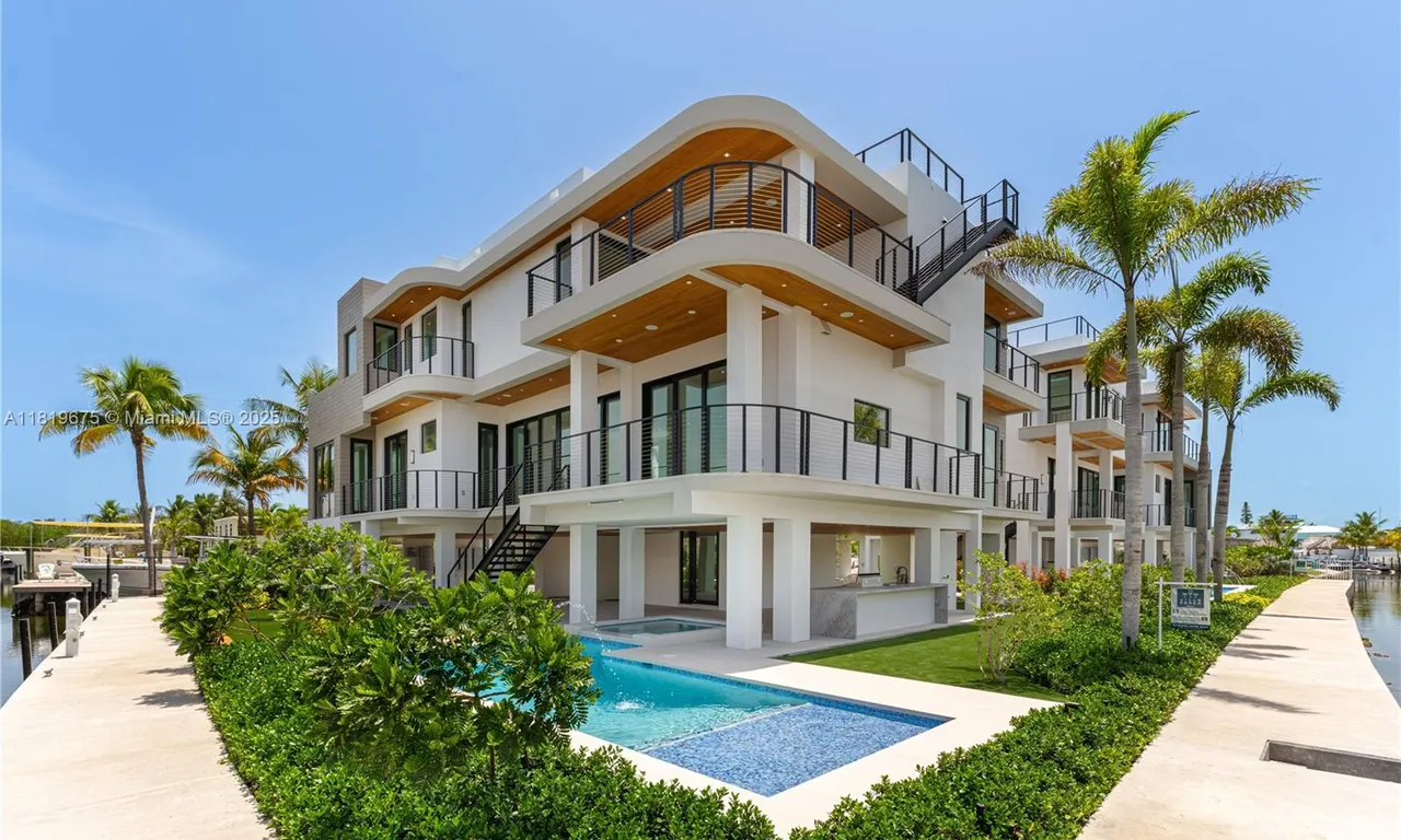 301 Buttonwood Cir #B, Key Largo FL 33037